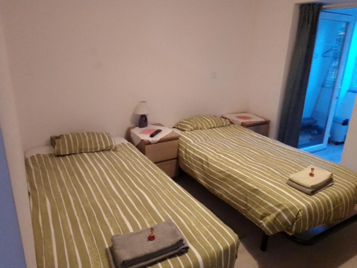 Guesthouse Marialva Park Corroios Esterno foto